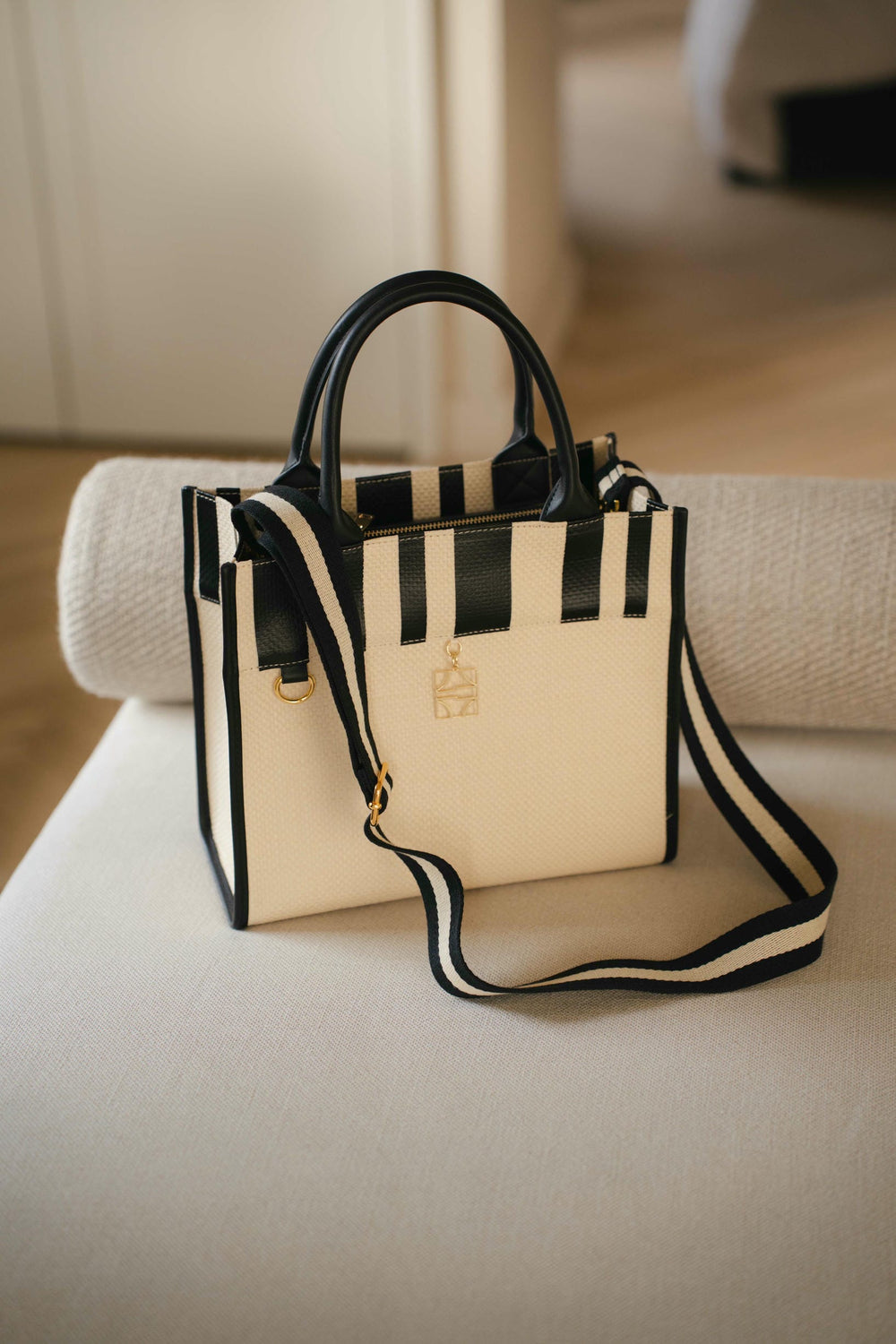 ELLA TAS